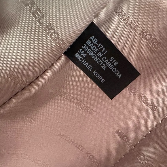 Michael Kors Maddie Medium East West Top Zip Tote Bag in Ultra Pink - Picture 8 of 14